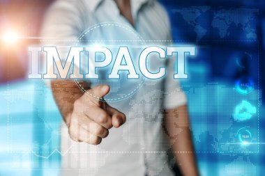 İşadamı sanal bir ekranda tıklatır ve 