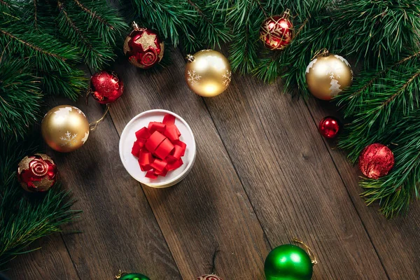 Decorações Natal Presentes Ramos Pinheiro Uma Mesa Madeira Feriados Fundo — Fotografia de Stock