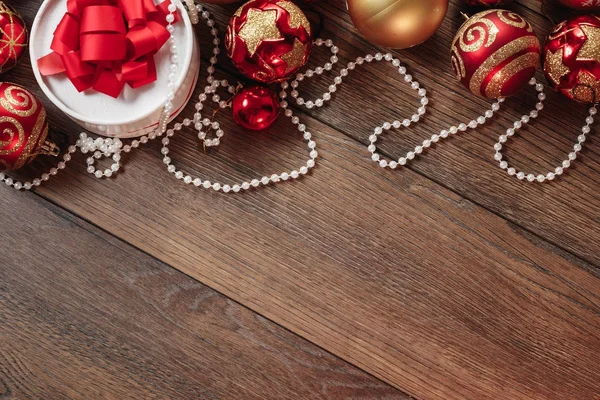 Різдвяні Прикраси Подарунки Дерев Яному Столі Свята Різдвяного Фону Копіювати — стокове фото