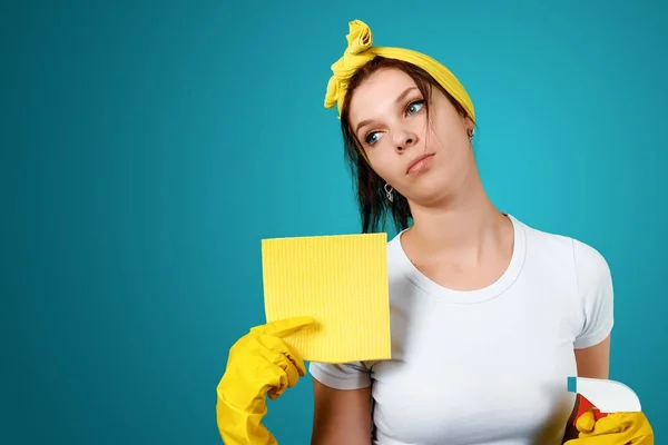 Ragazza Donna Delle Pulizie Dopo Pulizia Alza Con Viso Dispiaciuto — Foto Stock