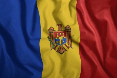 Moldova bayrağı havada uçuyor. Renkli, ulusal Moldova bayrağı. Vatanseverlik, vatansever bir sembolü.