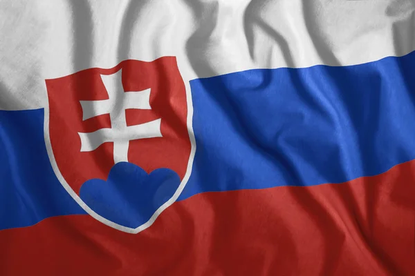 Η Σλοβακική σημαία φτερουγίζει στον άνεμο. Πολύχρωμο, εθνική σημαία της Σλοβακίας. Πατριωτισμός, πατριωτική σύμβολο. — Φωτογραφία Αρχείου