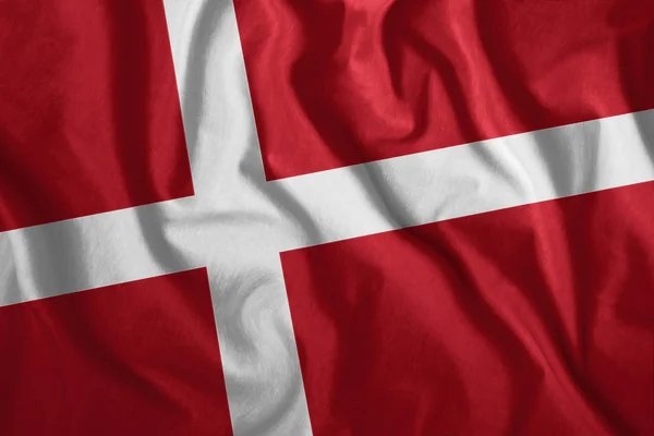 Данський прапор махає крилами на вітрі. Барвисті, Національний прапор Данії. Патріотизм, патріотична символ. — стокове фото