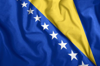 Bosna-Hersek bayrağı rüzgarda çırpınan. Bosna-Hersek renkli ulusal bayrak. Vatanseverlik, vatansever sembolü.