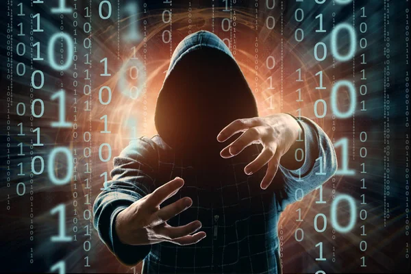 フード、ハッカーの攻撃、ミクスト メディアの人間のシルエットでハッカー。突然の攻撃、暗号技術、データ セキュリティの概念. — ストック写真