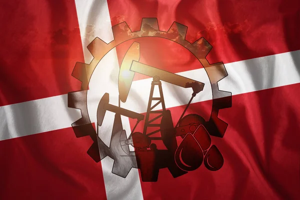 Equipamento de petróleo no fundo da bandeira da Dinamarca. Ambiente misto. O conceito de produção de petróleo, minerais, desenvolvimento de novos depósitos, bem . — Fotografia de Stock