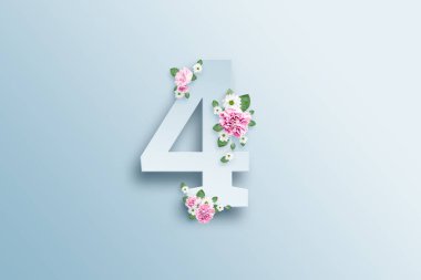 Bir rakam dört, gül pembe ve yeşil bir ışık arka plan üzerinde bırakır. Bahar arka plan. yat, uzay, karışık teknik, üstten görünüm Kopyala.