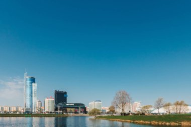 Minsk, Beyaz Rusya - 21 Nisan 2018. Minsk şehir merkezi Panoraması. iş iş merkezi. Minsk merkezi eski ve modern mimarisi.
