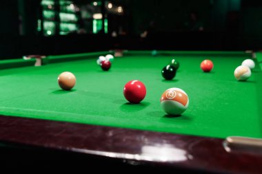 Bilardo masası, Amerikan bilardo bilardo topları. Spor oyunları, açık hava etkinlikleri.