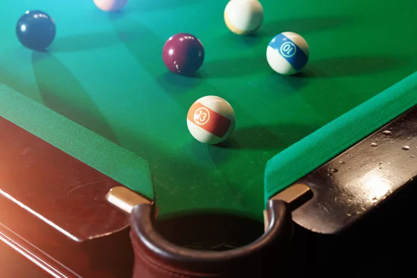 Billiard balls on the billiard table, American billiards. Sports games, outdoor activities. — Stock Photo, Image