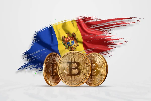 Krypto valuta, guldmynt Bitcoin Btc. mynt bitcoin mot bakgrund av flaggan för Moldavien. Begreppet en ny valuta, Blockchain-teknik, en token. Mixed media — Stockfoto