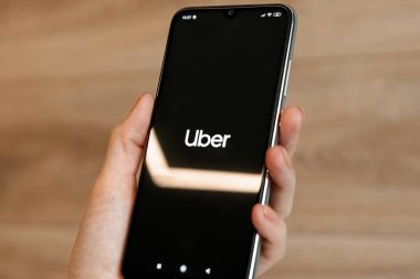 Brest, Belarus, 31 Ocak 2020: Xiaomi Redmi Note 8 akıllı telefon ekranındaki süper uygulama logosu. Kullanıcı uygulaması. Modern hizmetler.