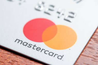 Brest, Belarus - 31 Ocak 2020: kredi kartı logosu. Yeni teknolojiler, Emv çip kartı, akıllı ödeme kartları.