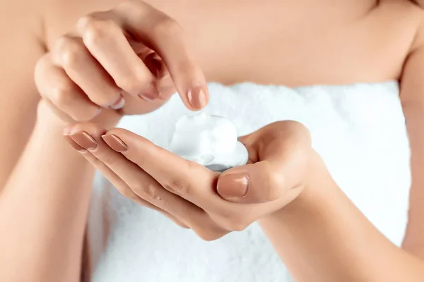 Female beautiful well-groomed hands with shaving foam close-up. Body care, personal hygiene, female beauty. — 스톡 사진