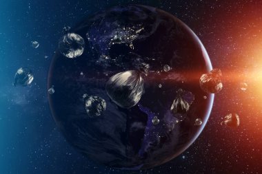 Dünya yörüngesindeki enkaz parçaları, gezegenin yörüngesinde tehlikeli enkaz parçaları. Bu görüntünün elementleri NASA tarafından desteklenmektedir.
