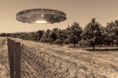 UFO, bir uzaylı plakası havada hareketsiz bir şekilde havada süzülüyor. Tanımlanamayan uçan nesne, uzaylı istilası, dünya dışı yaşam, uzay yolculuğu, insansı uzay gemisi...