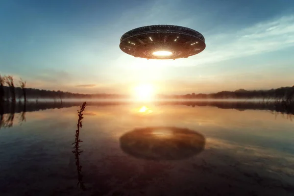 Ufo Cizí Talíř Vznášející Nad Vodou Vznášející Nehybně Vzduchu Neidentifikovaný — Stock fotografie