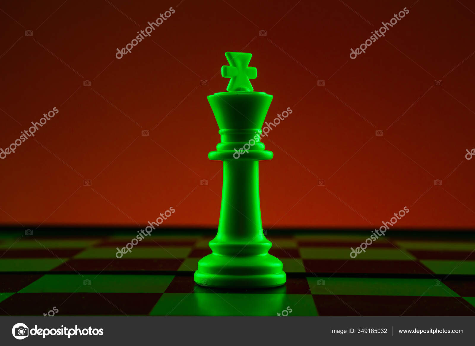 peças de xadrez em um tabuleiro de xadrez. o conceito de jogar e
