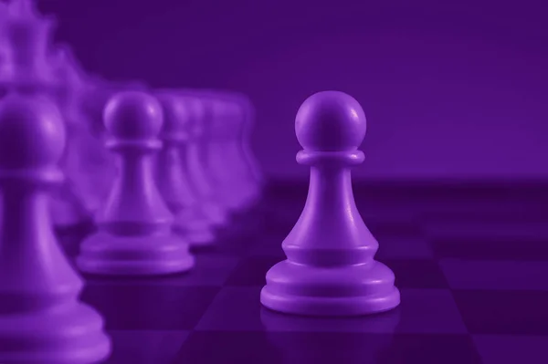 Detailní Záběr Bílého Pěšáka Šachovnici Šachy Hra Koncept Konfrontace Kariéry — Stock fotografie
