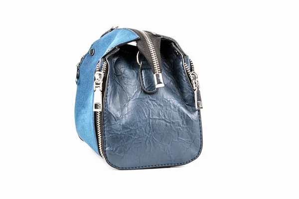 青い女性のバッグは白の背景に隔離された ワードローブアクセサリーコンセプト — ストック写真
