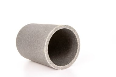 Beyaz arkaplanda gri diş fırçası tutacağı izole edilmiş