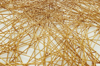 Soyut beyaz-altın arka plan, altın dolgulu beyaz gözenekli küpler, modern grafik tasarımı. 3 boyutlu canlandırma, 3 boyutlu çizim. Boşluğu kopyala