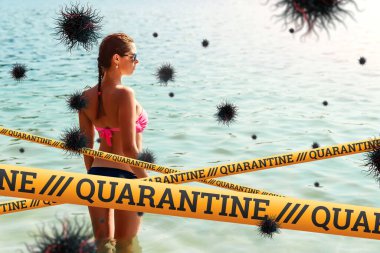 Karantina bariyeri sarı şerit, izolasyon. Coronavirus. Yazın sahilde genç bir kız COVID-19 virüsü parçacıklarıyla. Seyahat yasağı konsepti, sınırları kapatma.
