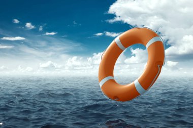 Suda portakal rengi Lifebuoy. Yardım, kurtarma, boğulma, fırtına konsepti. Boşluğu kopyala