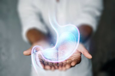 Erkek elinin arka planında mide hologramı var. Geleceğin Sağlık Hizmetleri, Teşhis Paneli. Modern tıp bilimi. Karışık ortam, kopyalama alanı