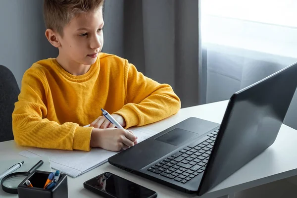 Child Boy Yellow Jacket Sitting Table Home Looking Laptop Online — Stock Photo, Image