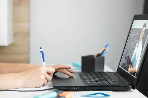 Schöne Mädchen Mit Laptop Hause Studieren Online Bildungskonzept Studium Der — Stockfoto