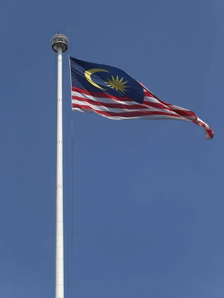 주 메 르 데 카에서 말레이시아 거 대 한 깃발의 일반 보기 — 스톡 사진