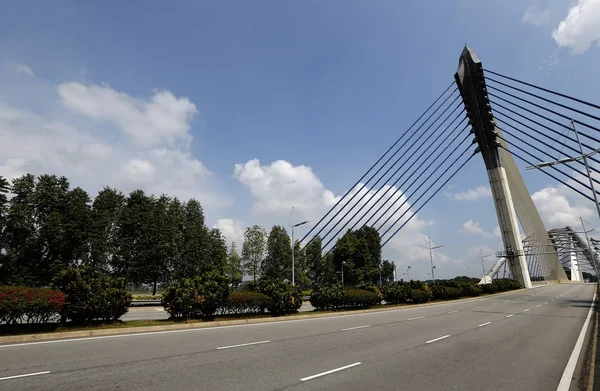 General view of the Putrajaya bridge road, Malaysia — Stock Photo, Image