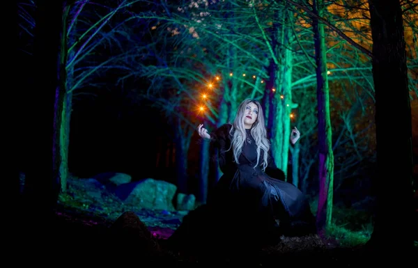 Retrato en el bosque oscuro — Foto de Stock