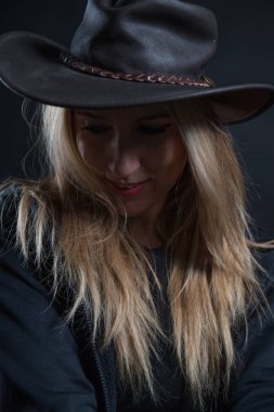 Alçak-ışık fotoğraf stüdyosu modelinde