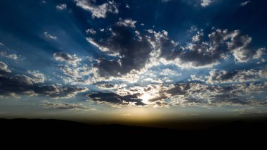 Bahar fırtınalı gökyüzü