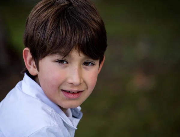 Poseren in de tuin thuis — Stockfoto