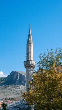 Hersek 'in Mostar camisi minaresinin dikey fotoğrafı