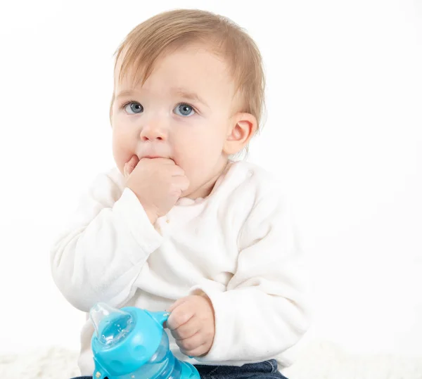 Bambino con mensa con manici — Foto Stock