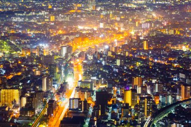 Modern Japonya'da bina ile gece ışık cityscape görünümü