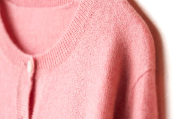 Ciepły sweter kardigan w kolorze różowym, jesień, zima, piękny, luksusowy,. — Zdjęcie stockowe