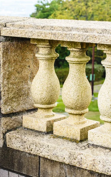 Steinzaun in der Burg schließen. — Stockfoto