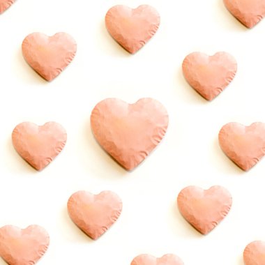 Büyük pembe kalp ve beyaz arka plan.