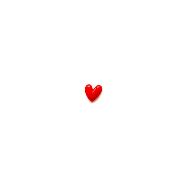 Маленьке червоне серце і білий фон і простір для копіювання . — стокове фото