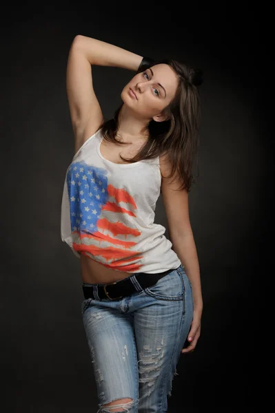 Kvinna i jeans och t-shirt — Stockfoto