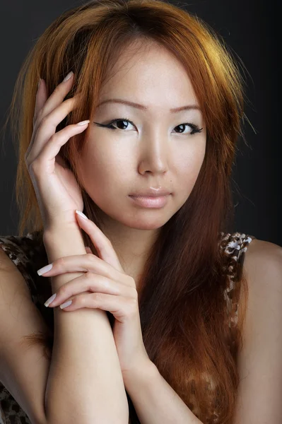 Aziatische vrouw poseren — Stockfoto