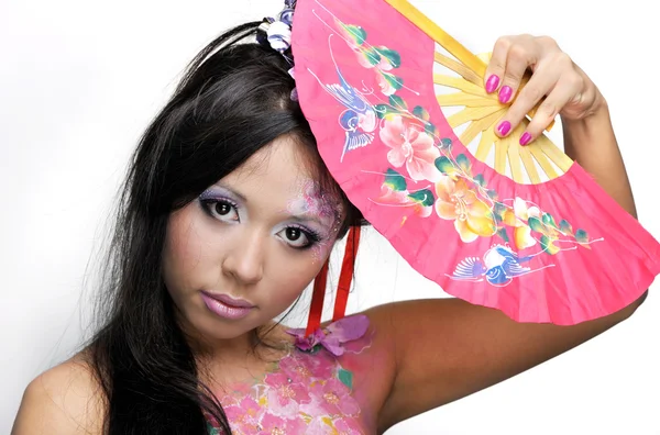 Retrato de asiático belleza chica con ventilador — Foto de Stock