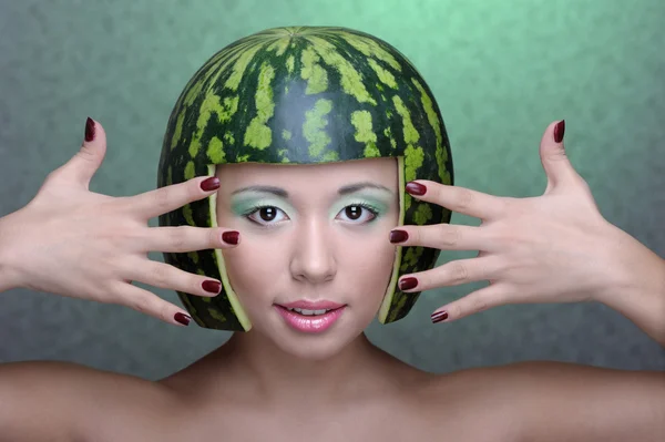 Femme au melon d'eau — Photo