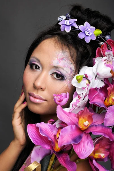 Portrait of asian beauty girl with flowers — Stock Photo, Image