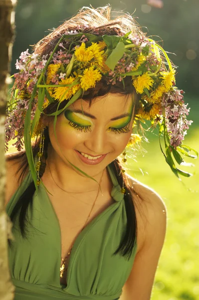 Asiatische Frau mit Chaplet — Stockfoto